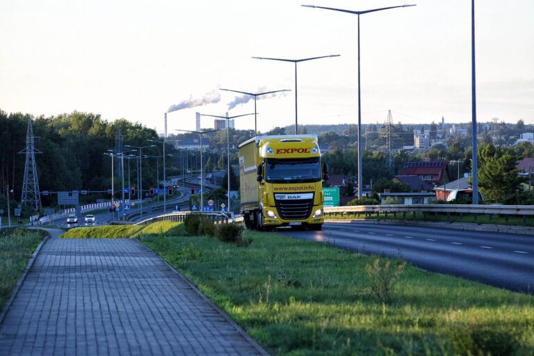 Infrastruktura myjni pojazdów wielkogabarytowych w strategii zarządzania flotą i optymalizacji kosztów transportu